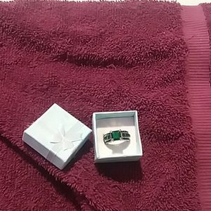 Women Emerald Ring size 7